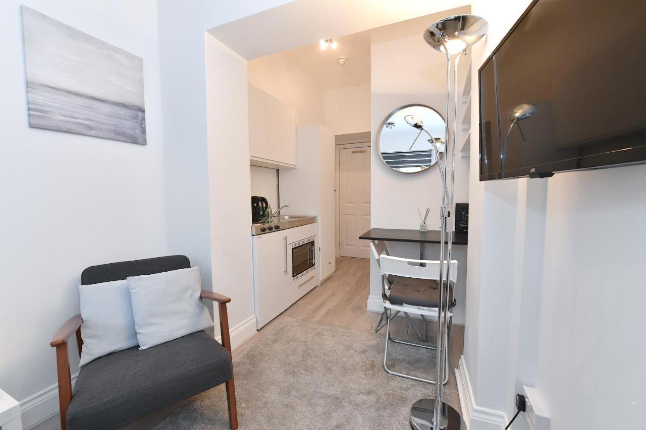 London Studios Very Close To Central Line Underground Shepherds Bush And Westfield Newly Refurbished Exterior foto