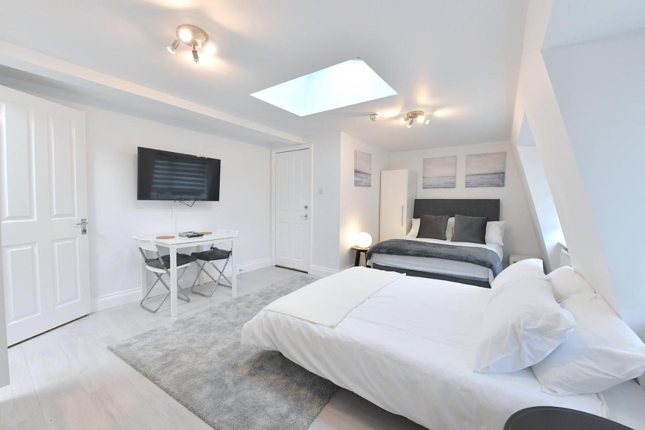 London Studios Very Close To Central Line Underground Shepherds Bush And Westfield Newly Refurbished Exterior foto